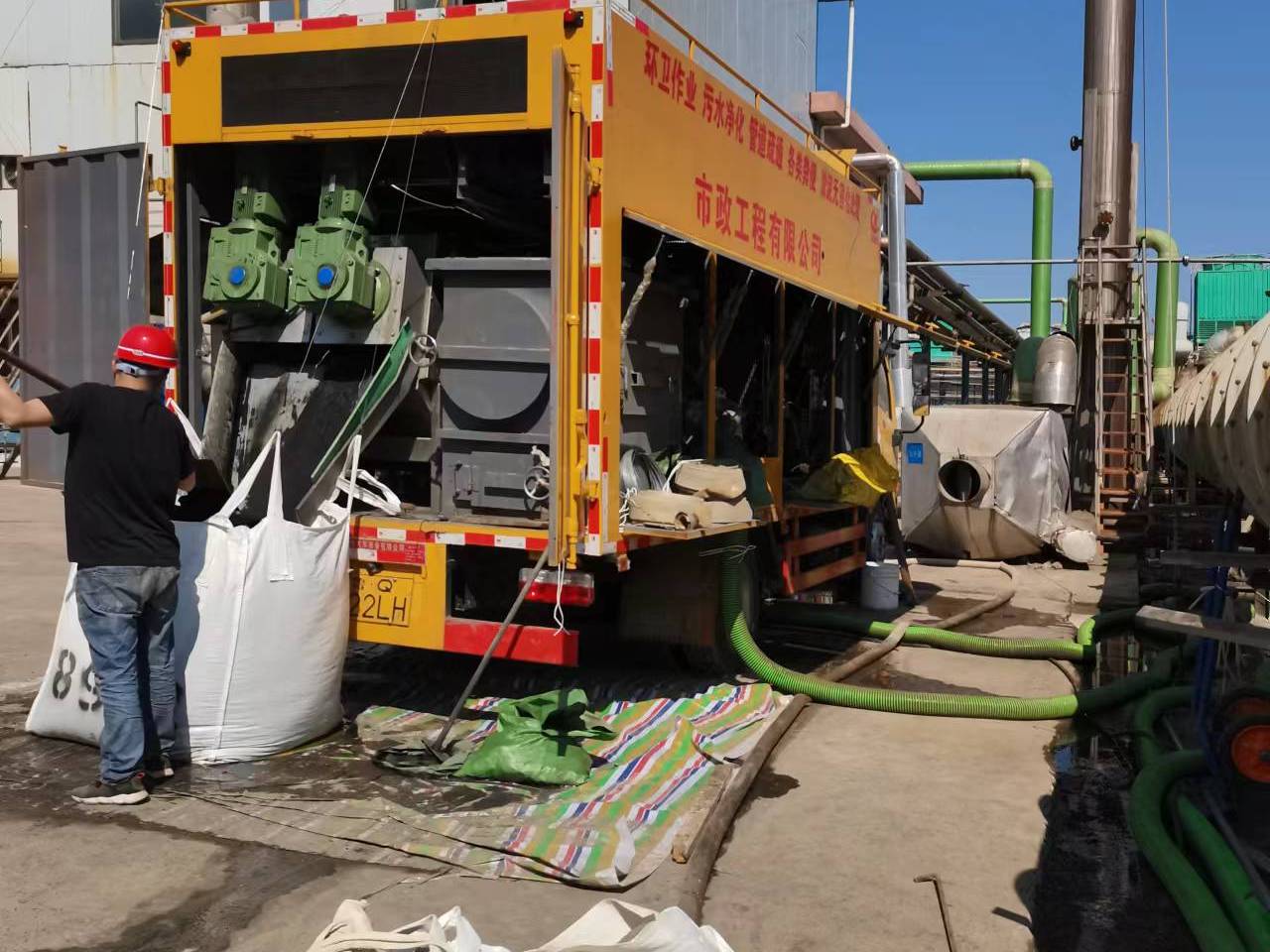 共青城淤泥压干处理