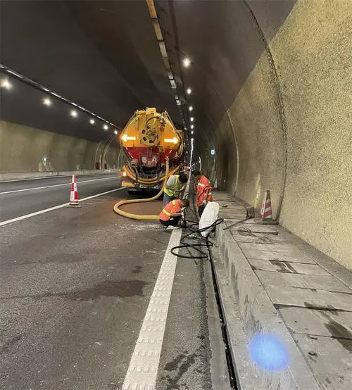 共青城隧道排水渠清淤